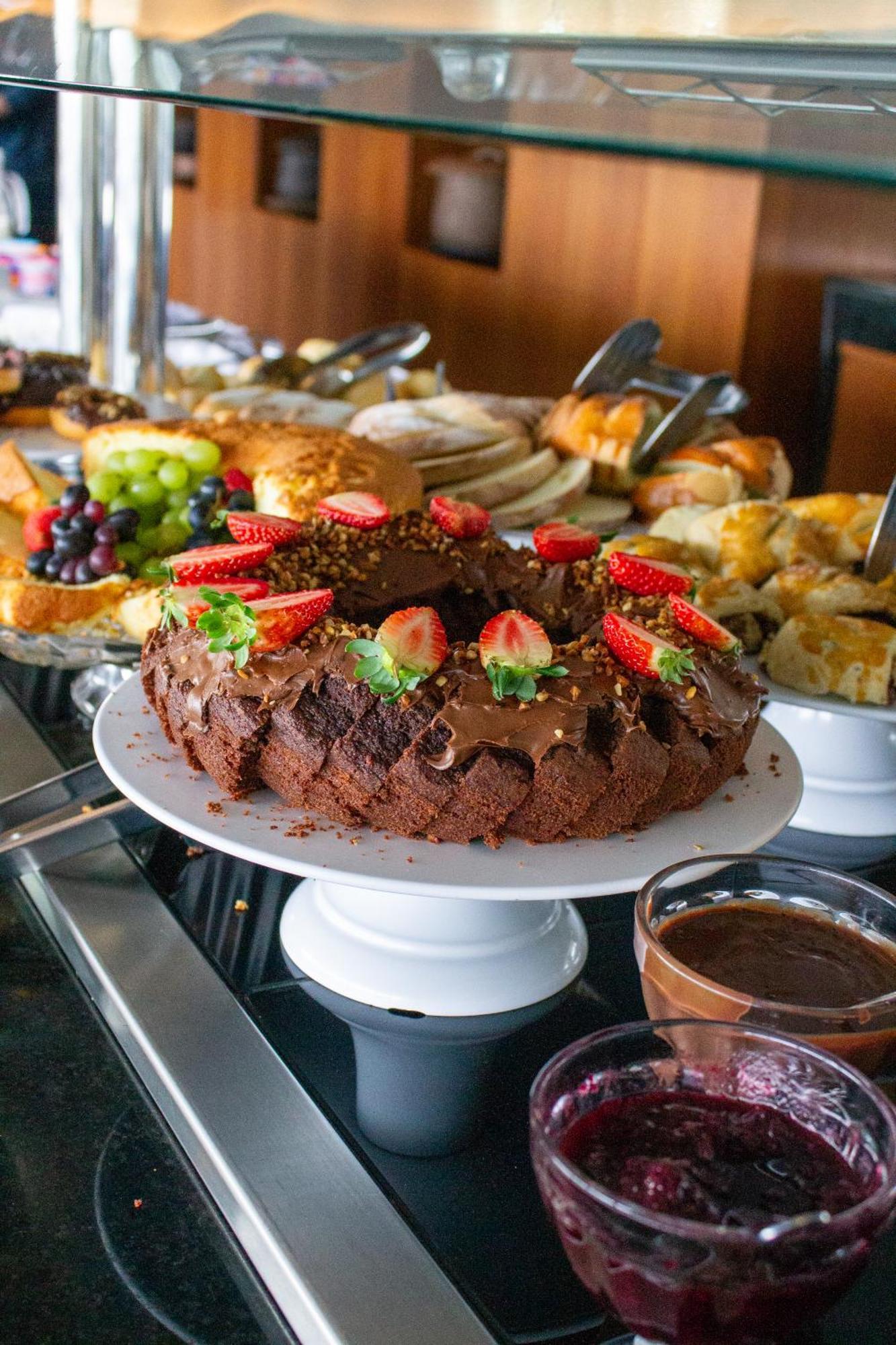 Hotel Senac Ilha Do Boi Vitória Exteriör bild A chocolate cake