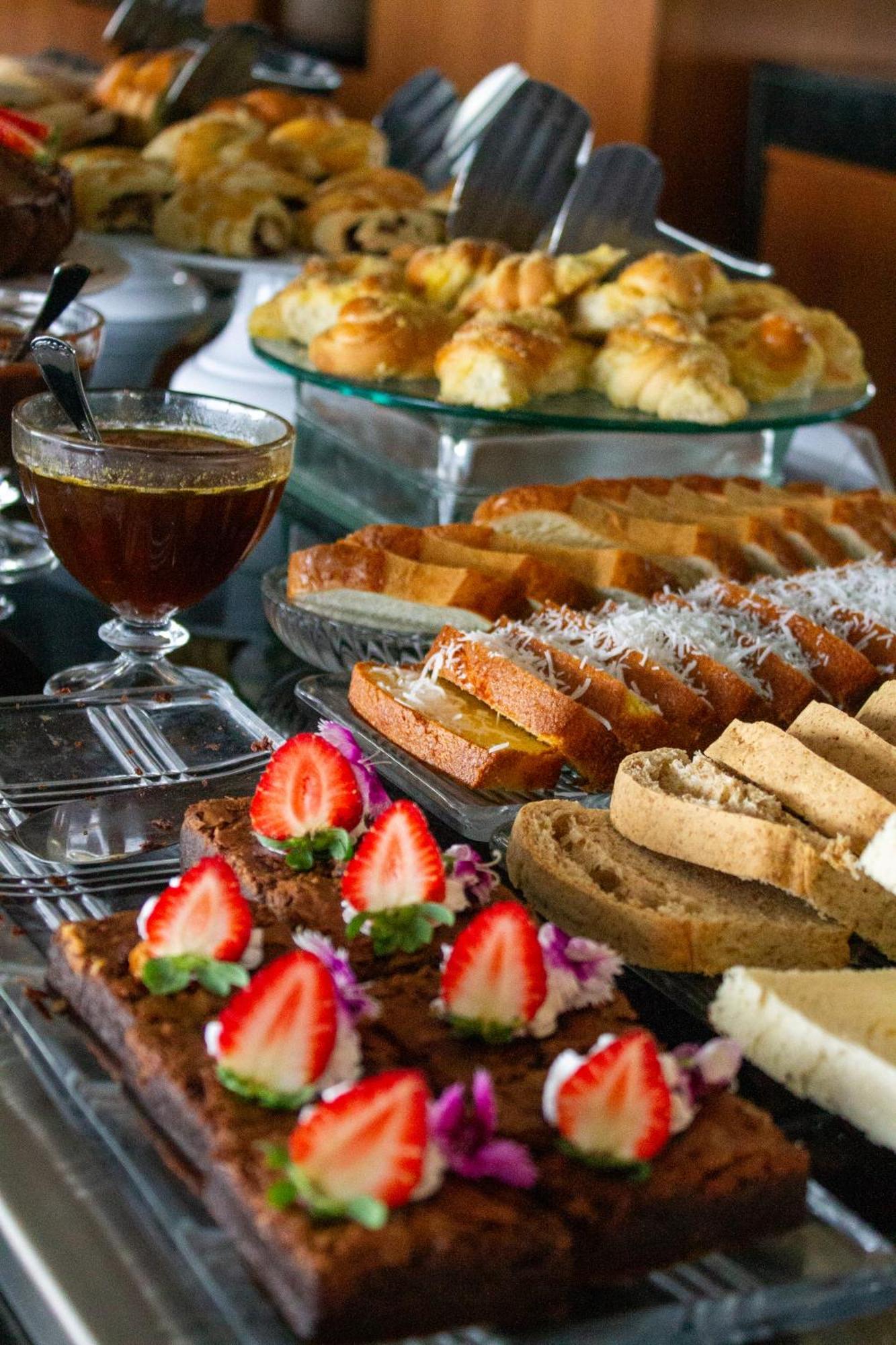 Hotel Senac Ilha Do Boi Vitória Exteriör bild A selection of Italian pastries