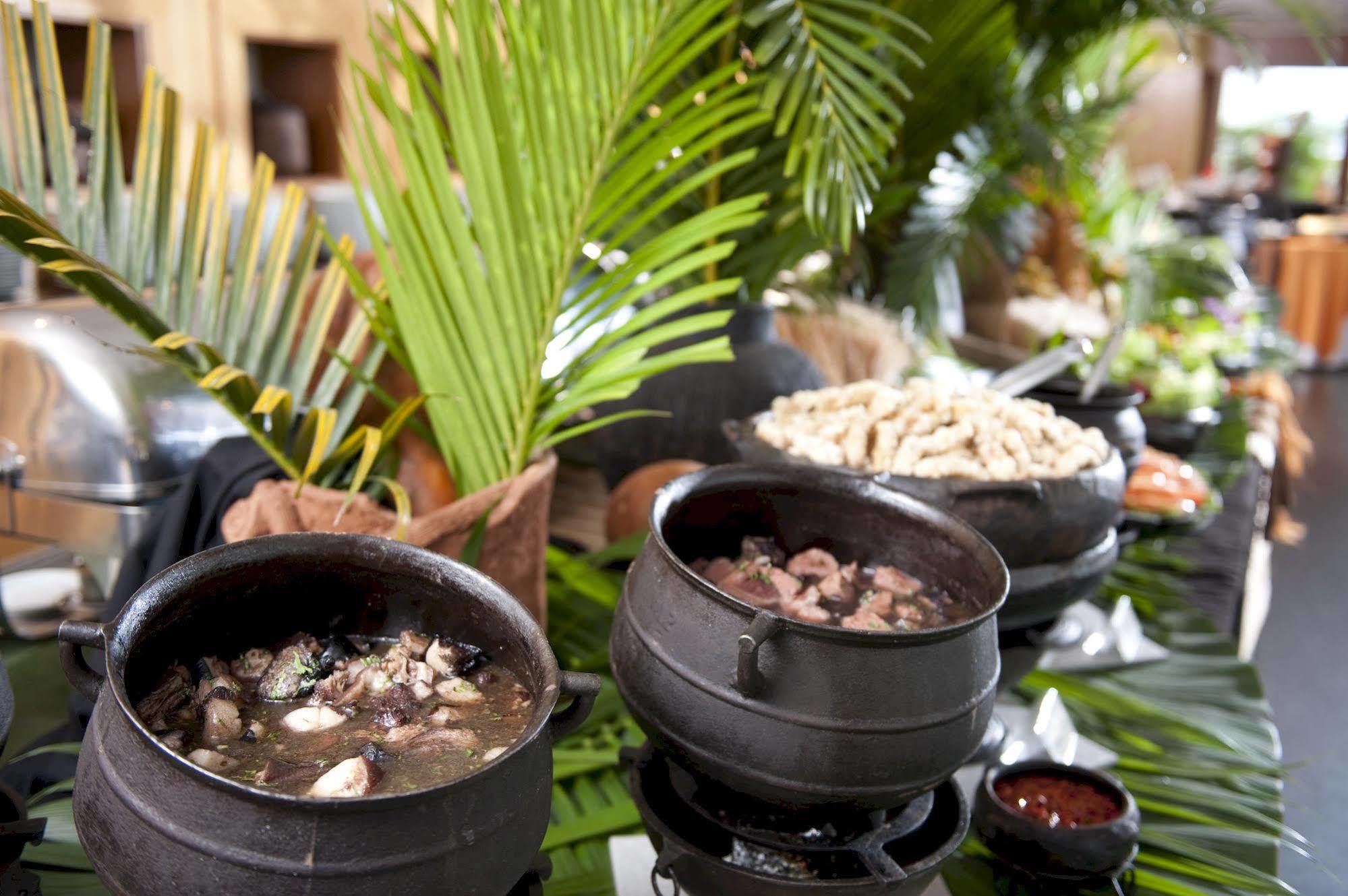 Hotel Senac Ilha Do Boi Vitória Exteriör bild A selection of African cuisine